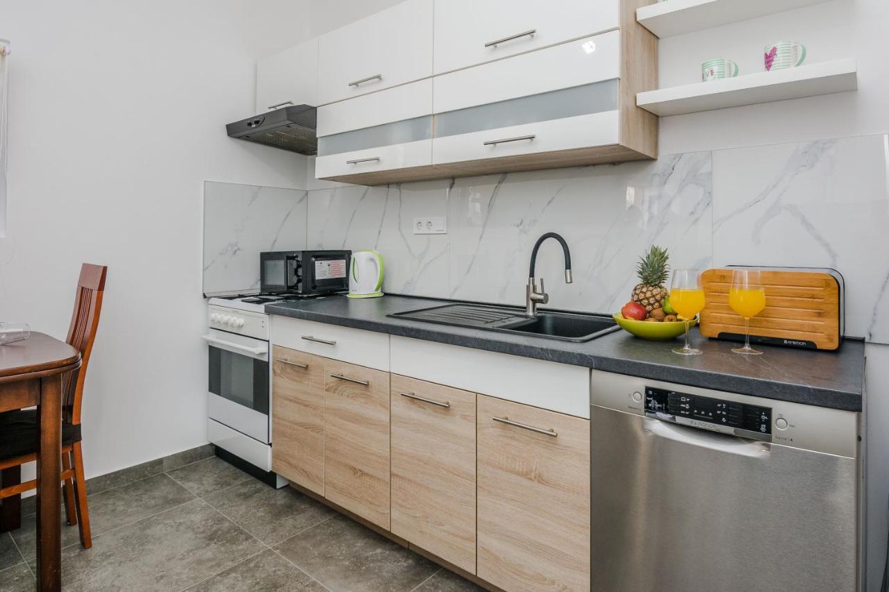 Apartament Lovely M&k In Peaceful Area -